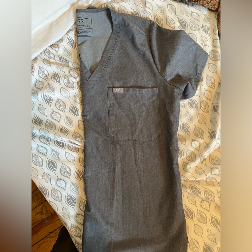 Large graphite fig scrub set